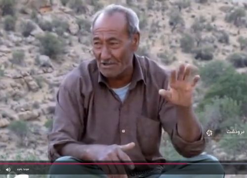 حسین داستان نما 30 سال است که با پای پیاده برای پرندگان کوهستان آبرسانی می کند.